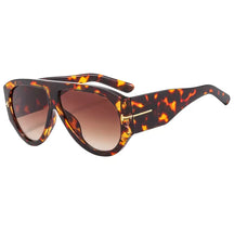 Óculos de sol feminino oversized Rosa Coral Brienza, armação Leopardo e lente marrom – estilo sofisticado e proteção para os olhos.