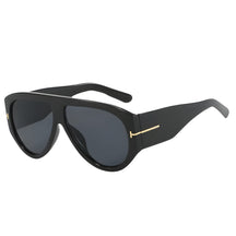 Óculos de sol feminino oversized Rosa Coral Brienza, armação preta e lente preta – estilo sofisticado e proteção para os olhos.