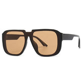 Óculos de sol feminino Rosa Coral Castelli, armação Preta e lente Marrom – estilo sofisticado e proteção UVA e UVB 400 para os olhos.