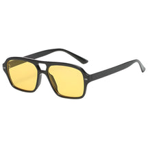 Óculos de sol feminino Rosa Coral Mira, armação Preta e lente Amarela – estilo sofisticado e proteção UVA e UVB 400 para os olhos.