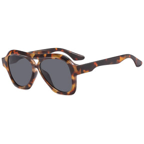 Óculos de sol feminino Rosa Coral Noasca, armação Leopardo e lente Cinza – estilo sofisticado e proteção UVA e UVB 400 para os olhos.