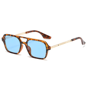 Óculos de sol feminino Rosa Coral Piemonte, armação Leopardo e lente Azul – estilo sofisticado e proteção UVA e UVB 400 para os olhos.