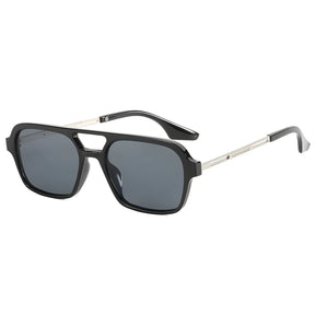 Óculos de sol feminino Rosa Coral Piemonte, armação Preta e lente Cinza – estilo sofisticado e proteção UVA e UVB 400 para os olhos.