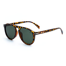 Óculos de sol feminino Rosa Coral Sassari, armação Leopardo e lente Verde – estilo sofisticado e proteção UVA e UVB 400 para os olhos.