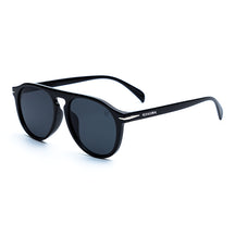Óculos de sol feminino Rosa Coral Sassari, armação Preta e lente preta – estilo sofisticado e proteção UVA e UVB 400 para os olhos.