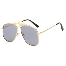 Óculos de sol feminino Rosa Coral Sicilia, armação Dourada e lente Cinza – estilo sofisticado e proteção UVA e UVB 400 para os olhos.