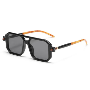 Óculos de sol feminino aviador Rosa Coral Villanova, armação Preta e lente Cinza – estilo sofisticado e proteção UVA e UVB 400 para os olhos.