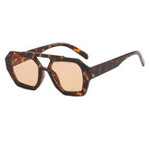 Óculos de sol feminino Rosa Coral Zurich, armação Leopardo e lente Marrom – estilo sofisticado e proteção UVA e UVB 400 para os olhos.